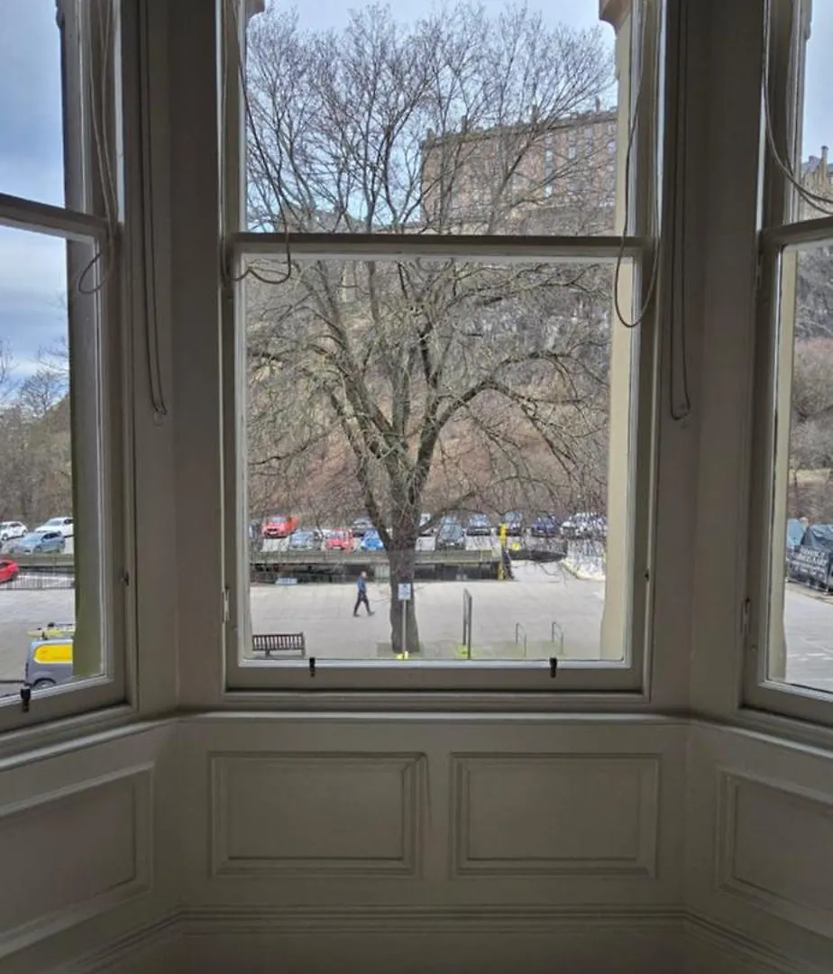 2 Bedroom Sofa Bed In Livingroom Castle View 1St Floor Sleeps 6 Edinburgh Apartman