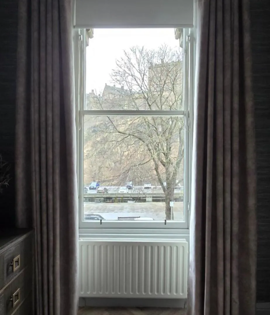2 Bedroom Sofa Bed In Livingroom Castle View 1St Floor Sleeps 6 Edinburgh 0*,