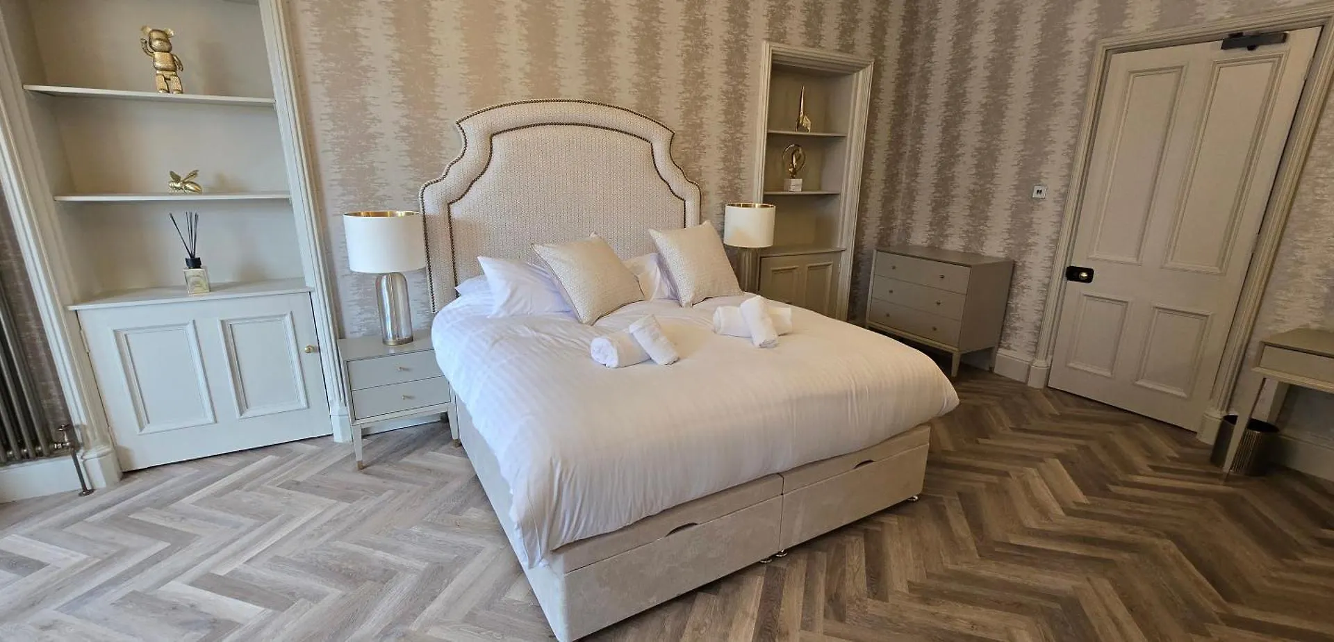 2 Bedroom Sofa Bed In Livingroom Castle View 1St Floor Sleeps 6 Edinburgh 0*,  Egyesült Királyság