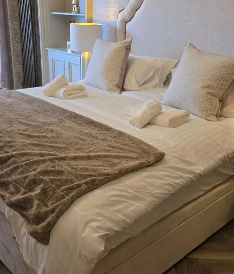 2 Bedroom Sofa Bed In Livingroom Castle View 1St Floor Sleeps 6 Edinburgh
