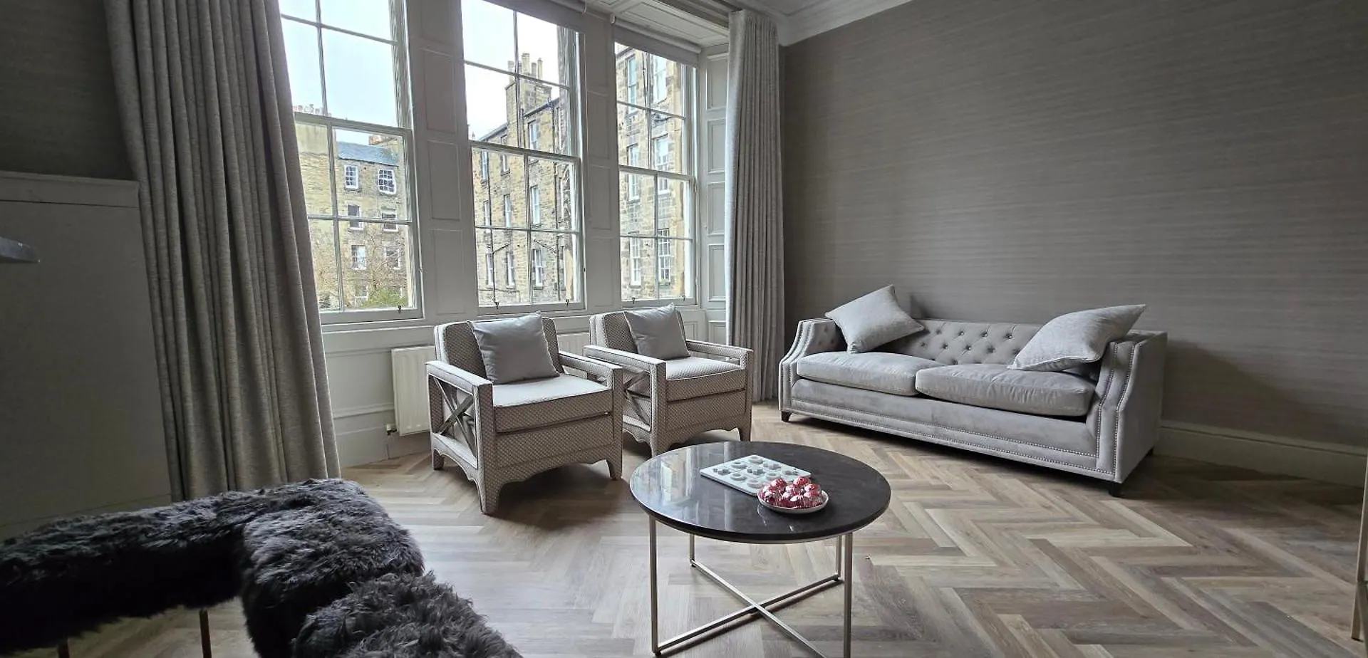 2 Bedroom Sofa Bed In Livingroom Castle View 1St Floor Sleeps 6 Edinburgh