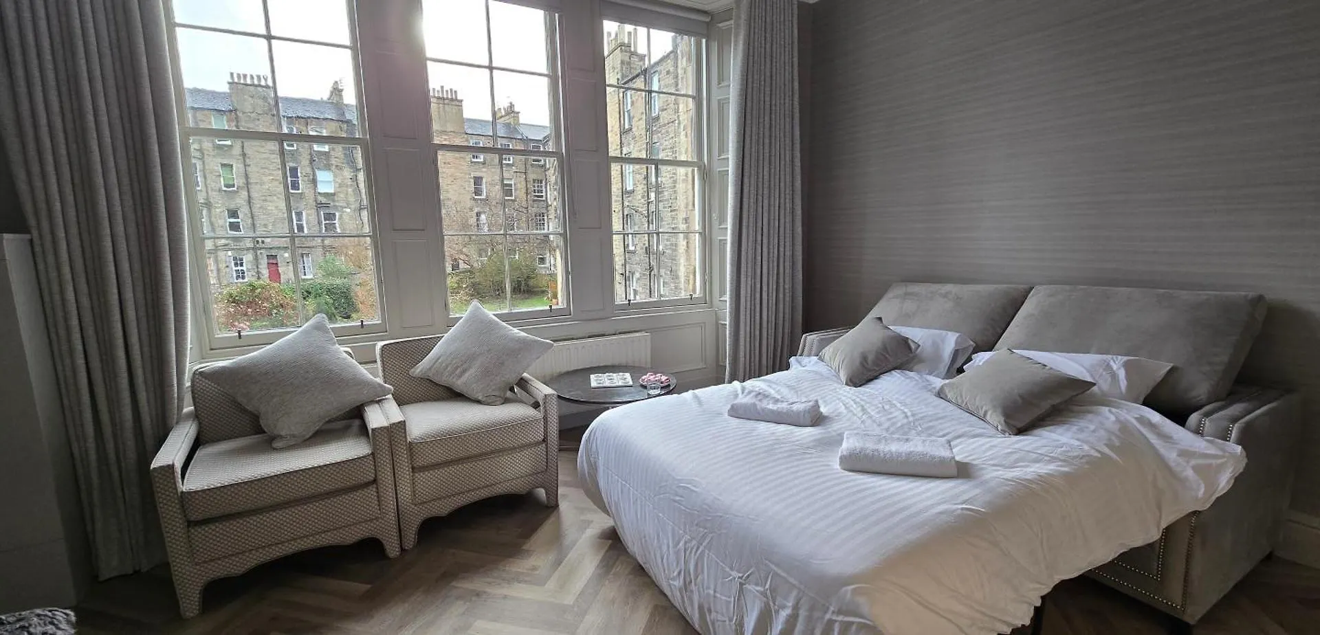 2 Bedroom Sofa Bed In Livingroom Castle View 1St Floor Sleeps 6 Edimburgo Reino Unido