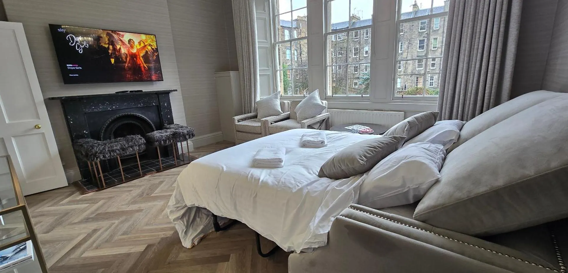 2 Bedroom Sofa Bed In Livingroom Castle View 1St Floor Sleeps 6 Edimburgo Apartamento