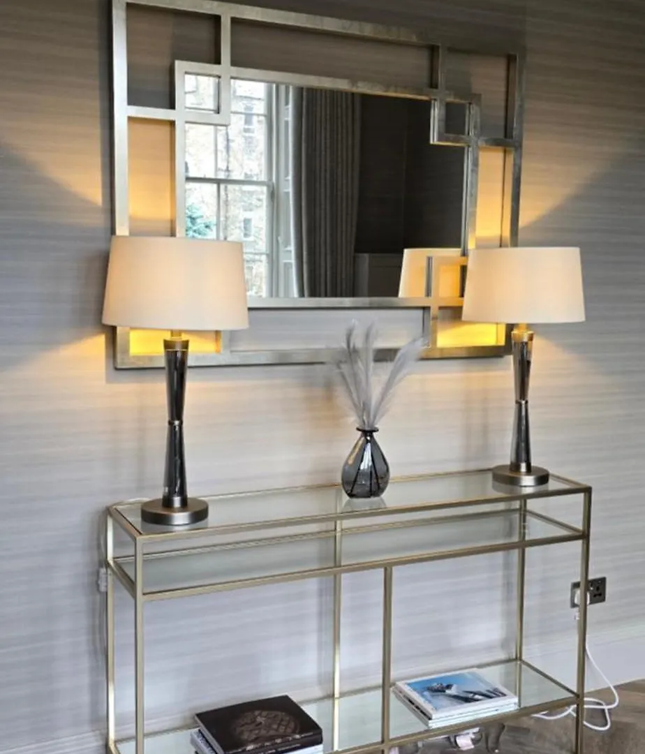 2 Bedroom Sofa Bed In Livingroom Castle View 1St Floor Sleeps 6 Edimburgo