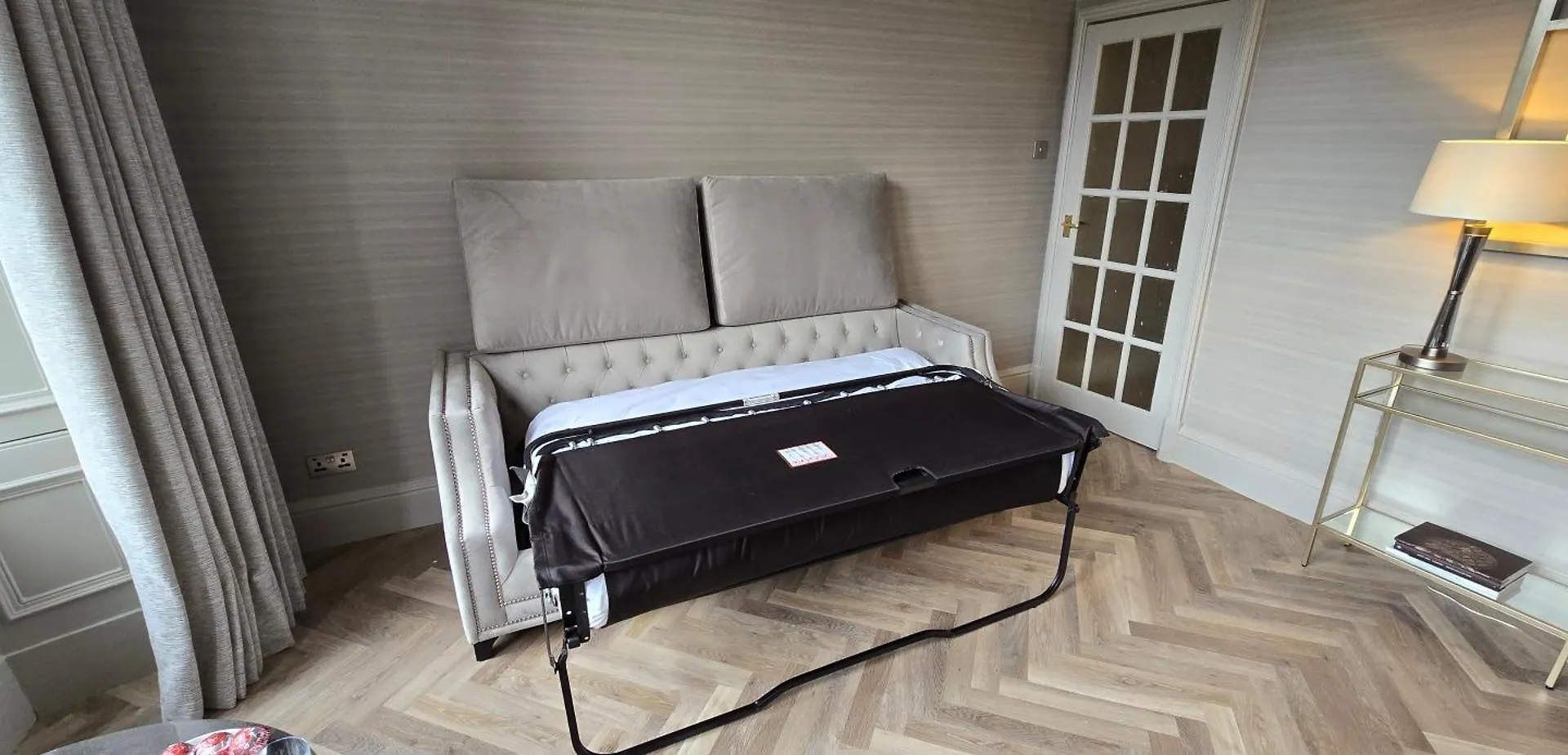 Apartamento 2 Bedroom Sofa Bed In Livingroom Castle View 1St Floor Sleeps 6 Edimburgo Reino Unido