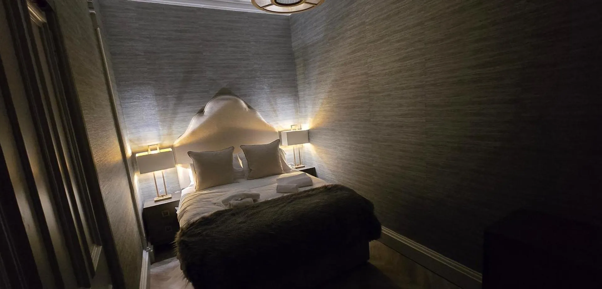 2 Bedroom Sofa Bed In Livingroom Castle View 1St Floor Sleeps 6 Edimburgo Apartamento