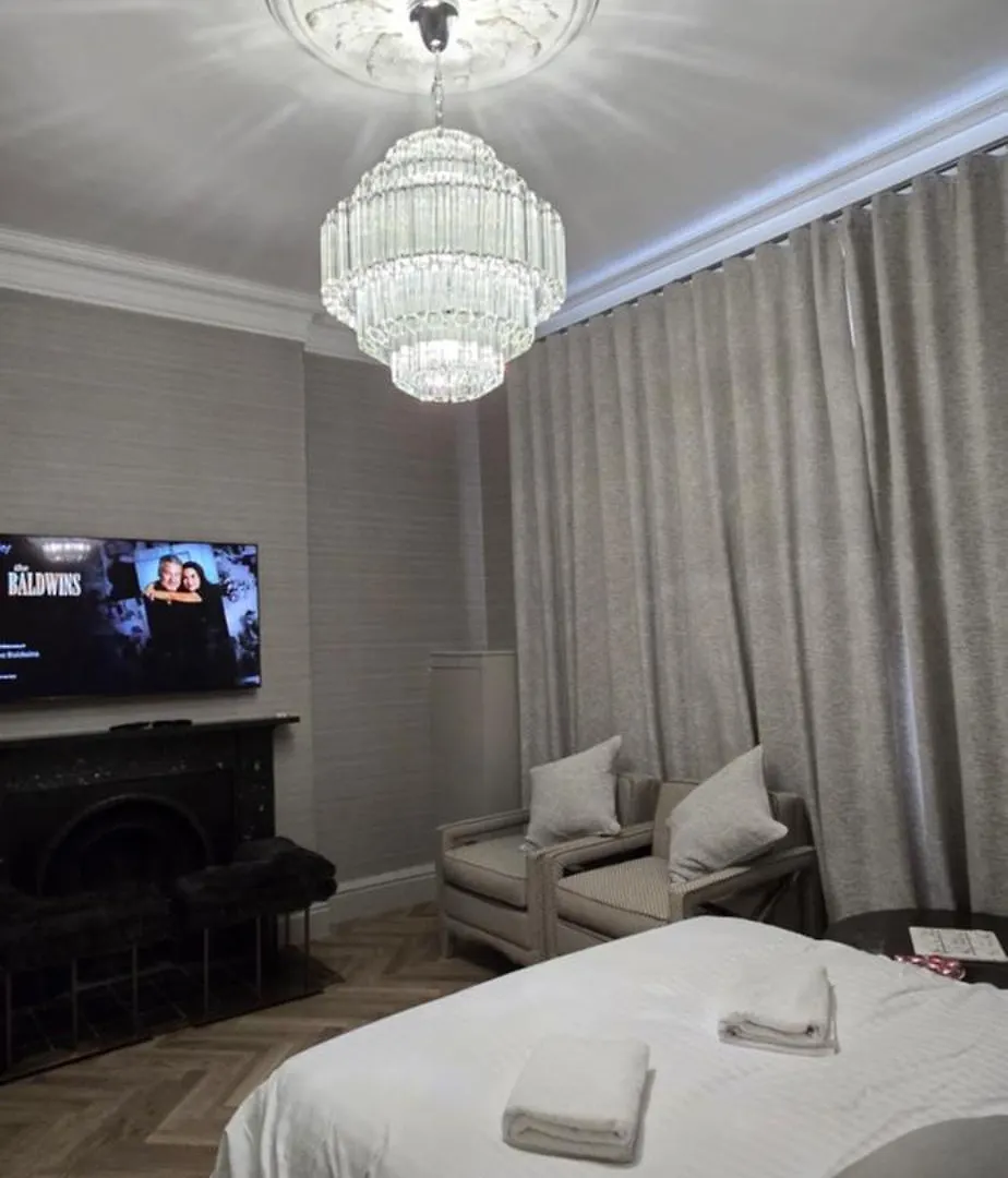 2 Bedroom Sofa Bed In Livingroom Castle View 1St Floor Sleeps 6 Edimburgo Apartamento