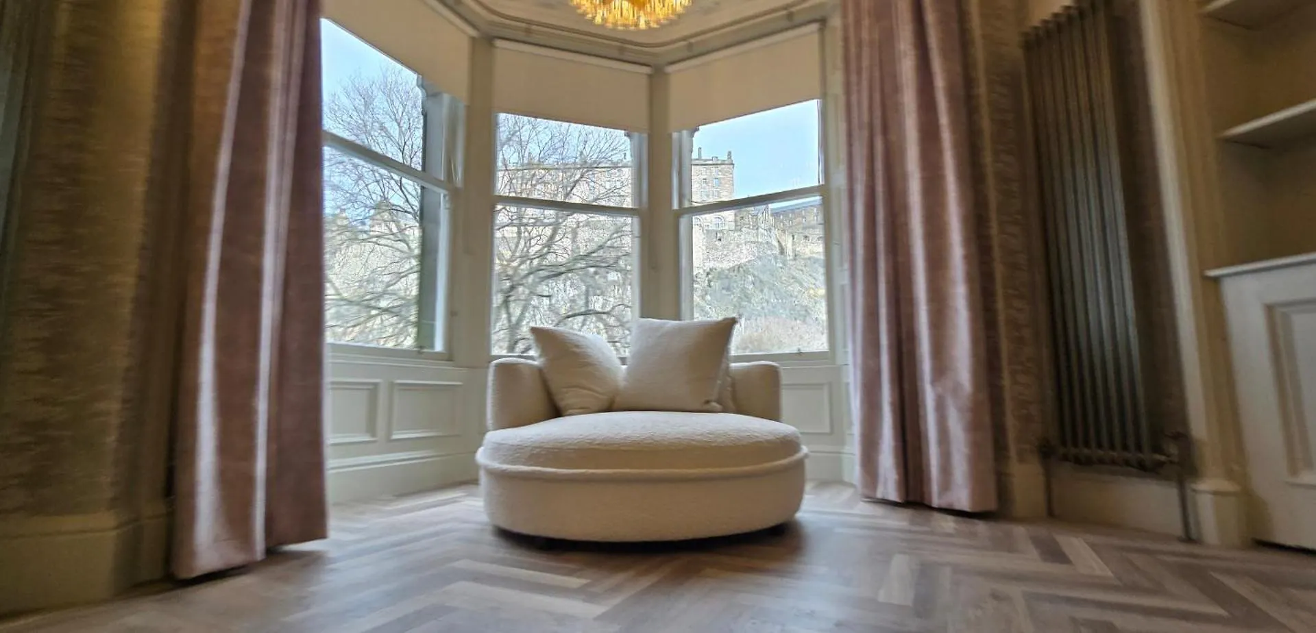 2 Bedroom Sofa Bed In Livingroom Castle View 1St Floor Sleeps 6 Edimburgo Apartamento