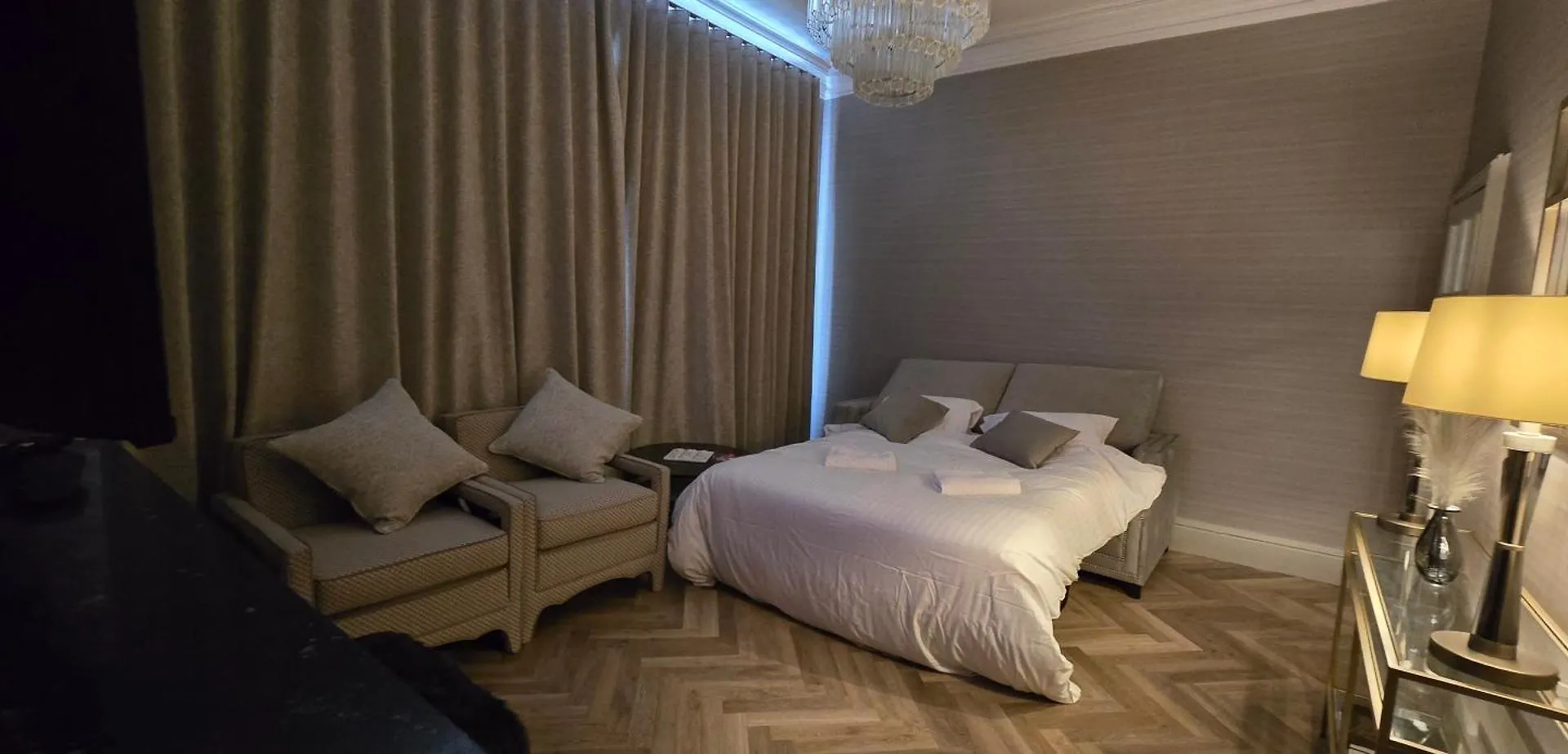 2 Bedroom Sofa Bed In Livingroom Castle View 1St Floor Sleeps 6 Edimburgo Reino Unido