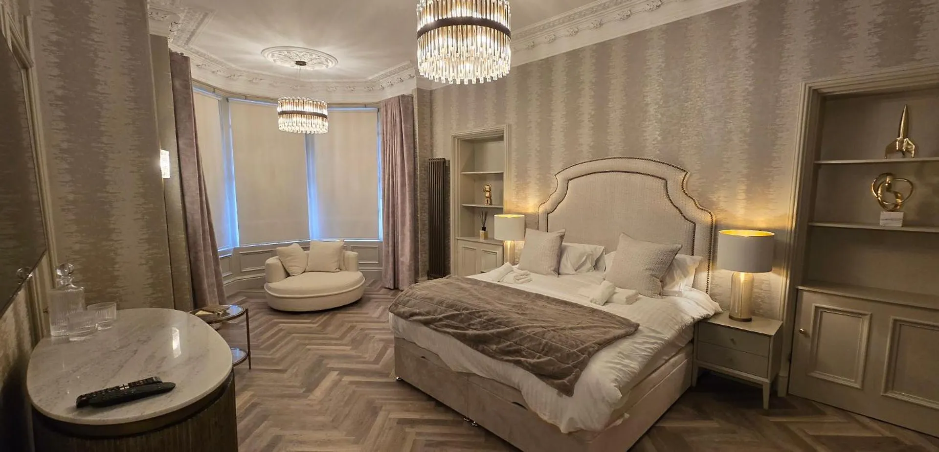 2 Bedroom Sofa Bed In Livingroom Castle View 1St Floor Sleeps 6 Edimburgo