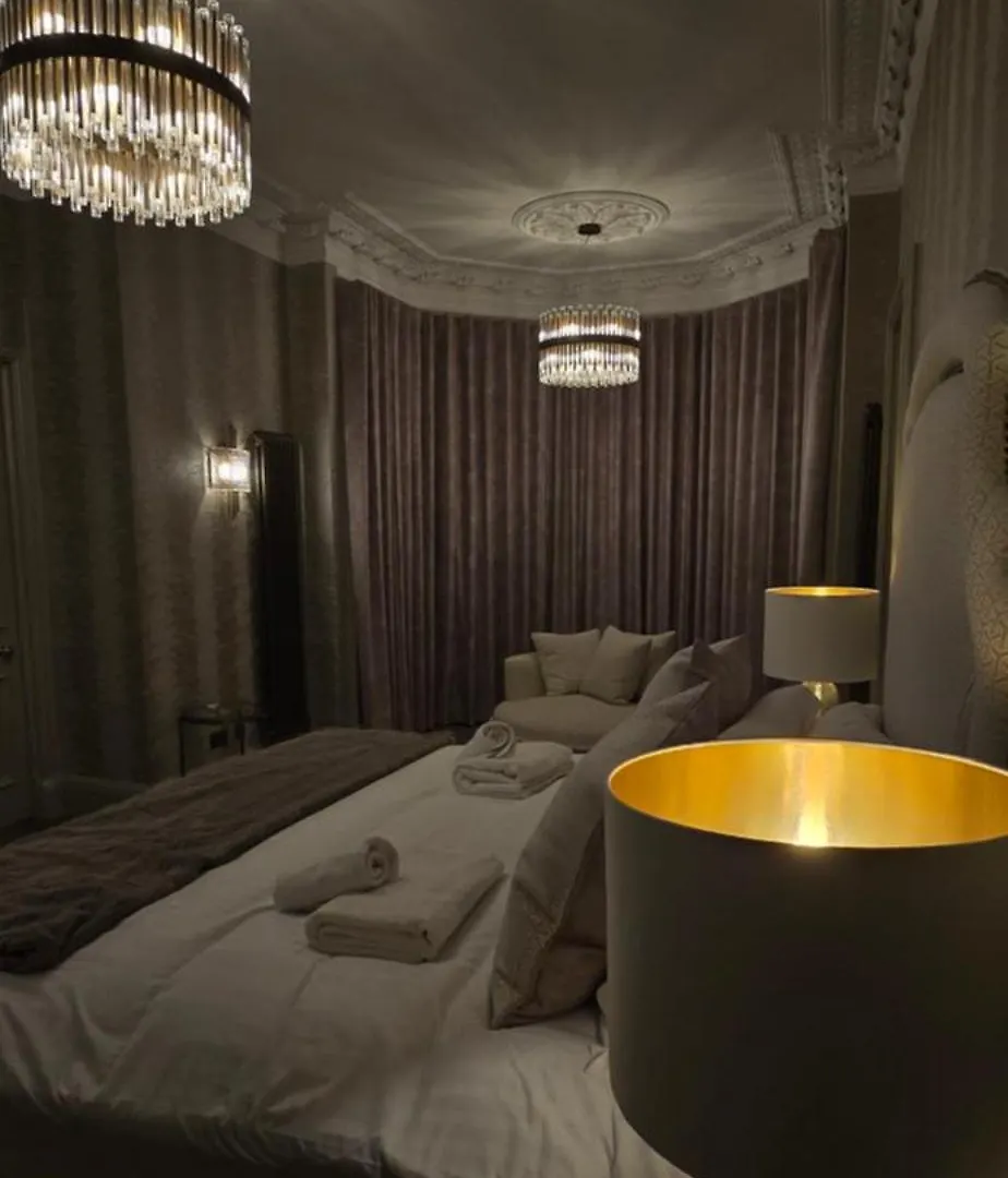 2 Bedroom Sofa Bed In Livingroom Castle View 1St Floor Sleeps 6 Edimburgo Apartamento
